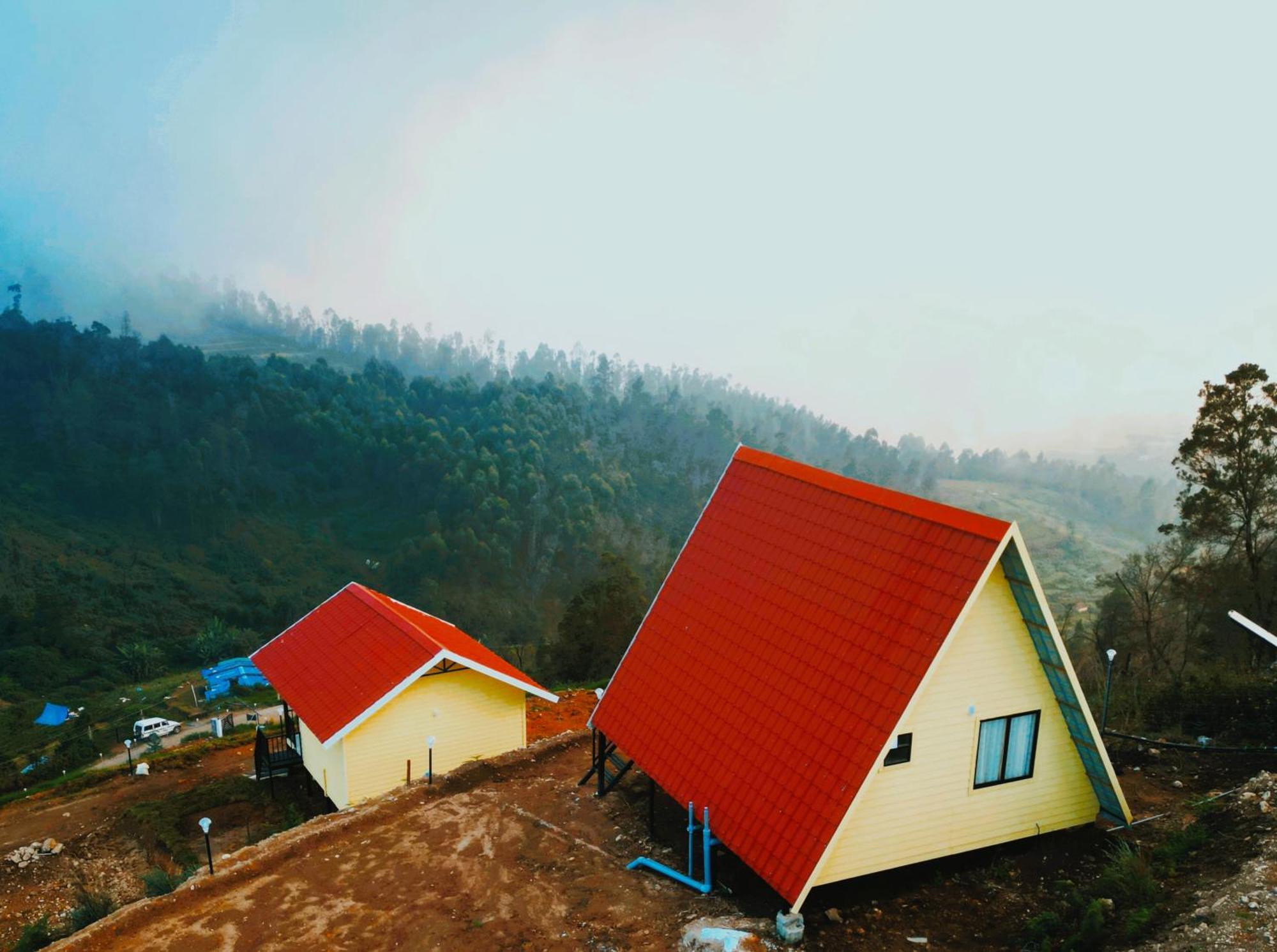 Cloudy Nandy Hills Poombarai
