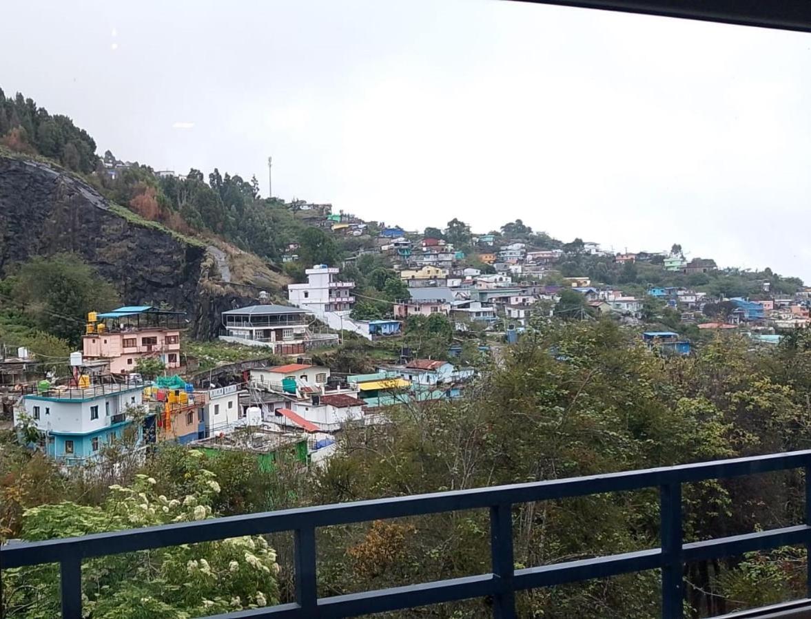 Misty Valley Homestay *