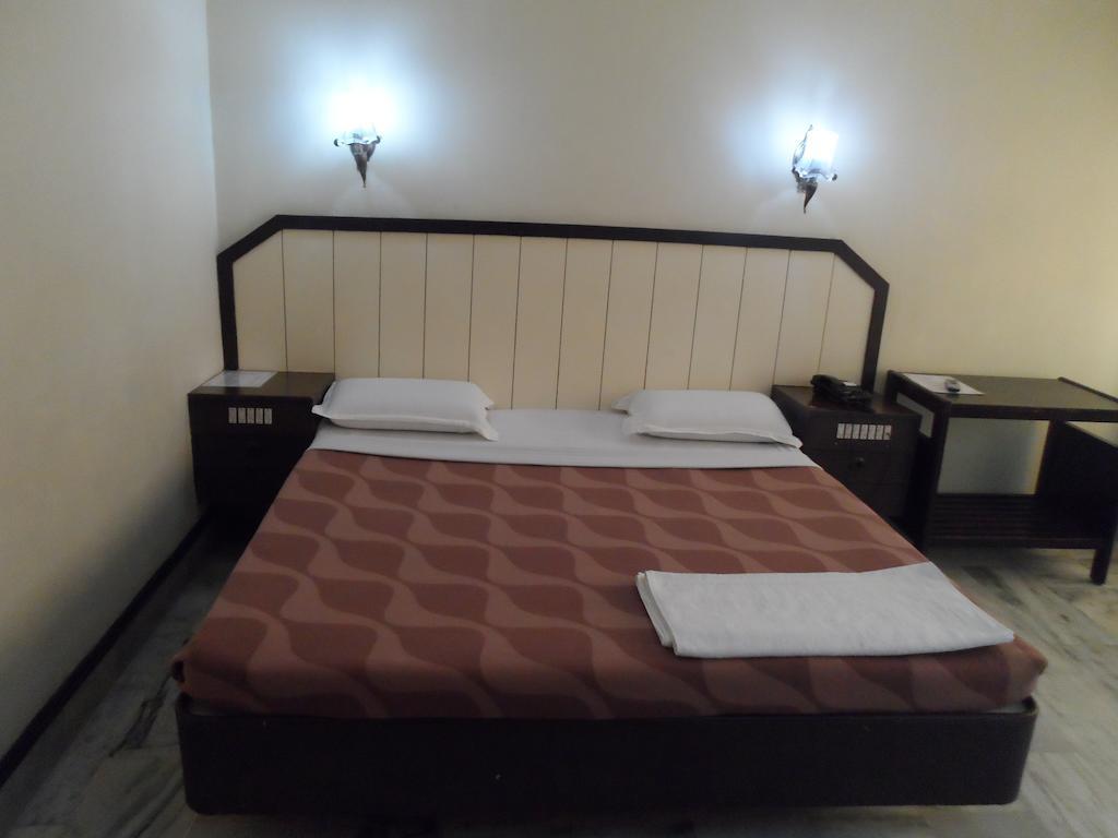 Hotel Sivapriya 3*