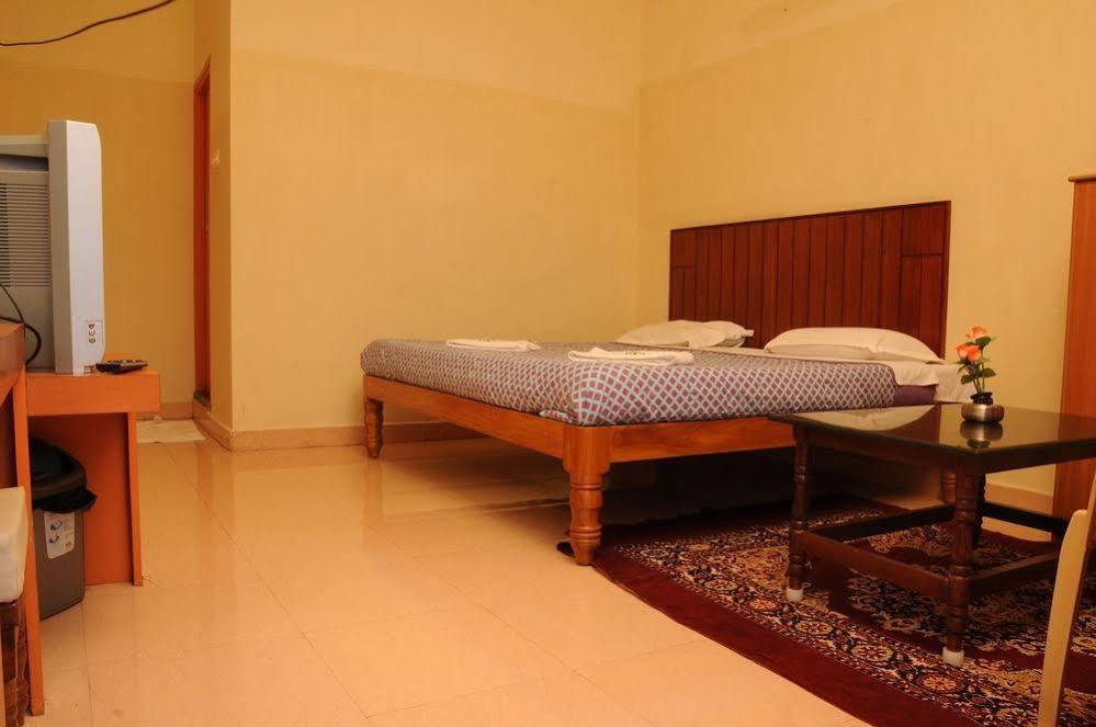 Fast Track Hotel 3*