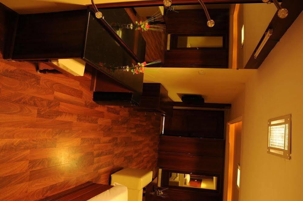 Hotel Fast Track