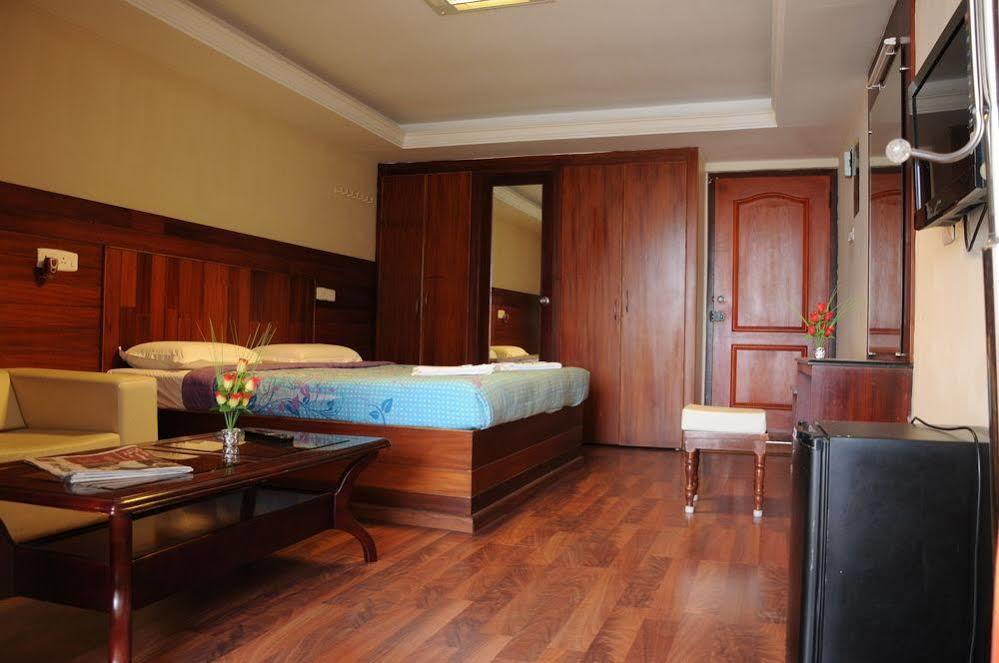 Fast Track Hotel