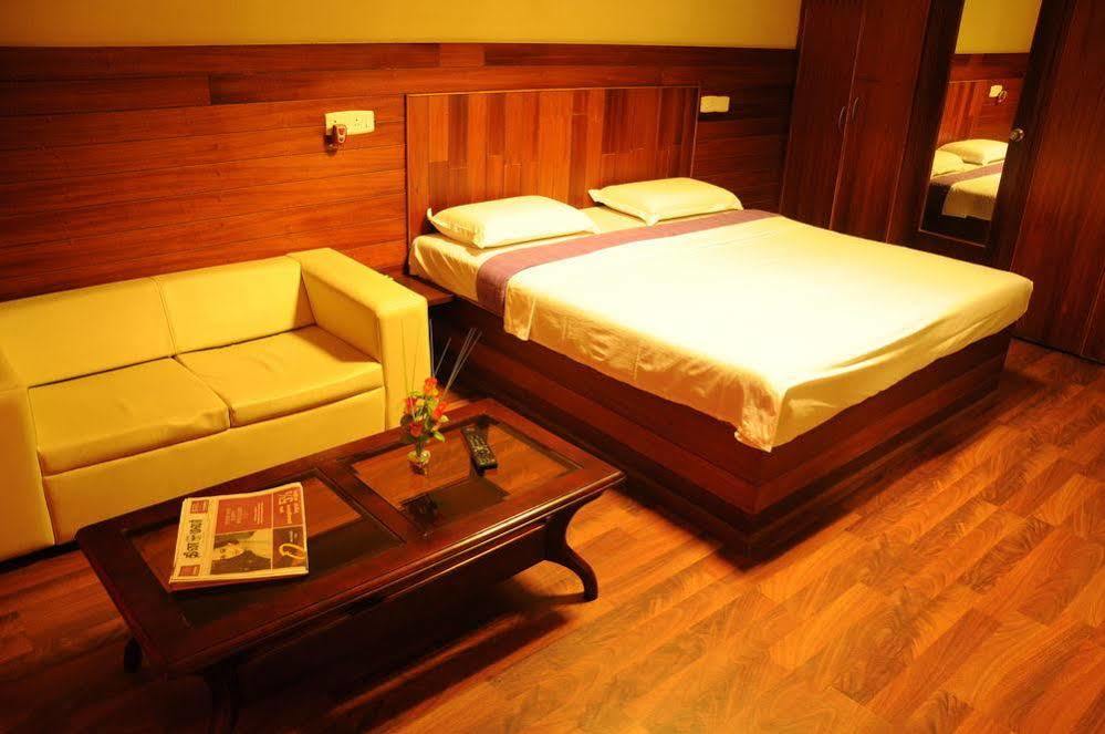 Hotel Fast Track 3*
