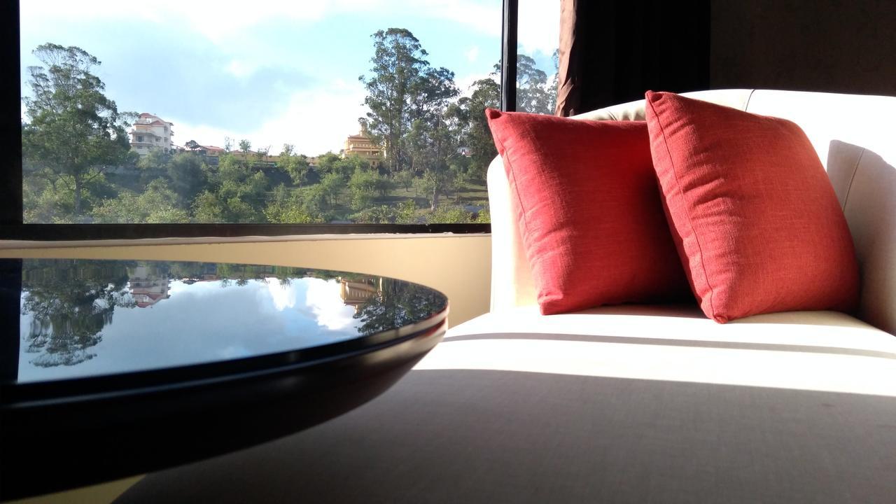 Pearwoods Hotel *