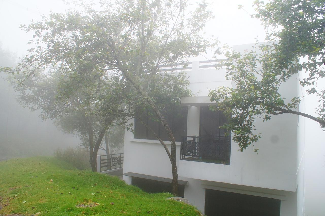 Pearwoods Hotel *